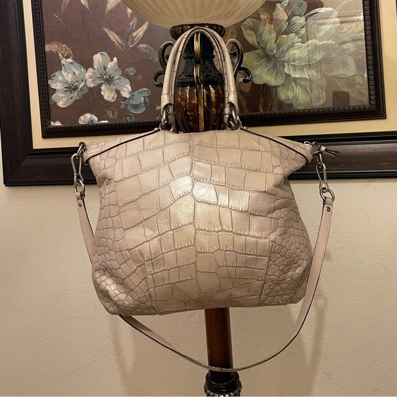 Coach, please check all picture of condition - Picture 4 of 17